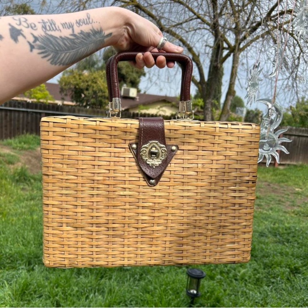 Vintage 1960s-1970s Wicker Picnic Handbag with Leather Accents & Brass Hardware